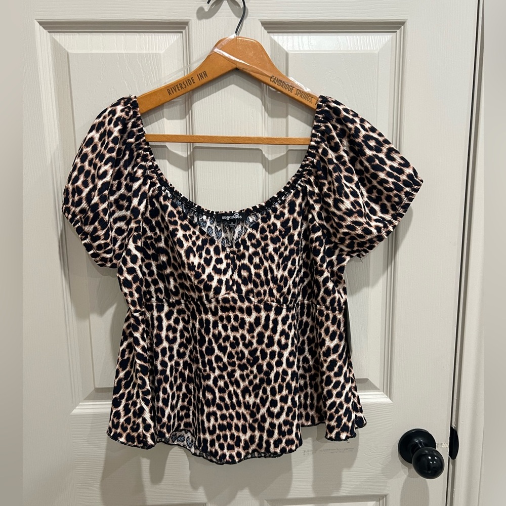 NWT cute print top 💓
